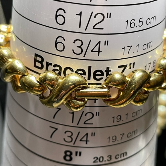 Vintage Kisses Heavy Gold Tone Size 7.25 “KEYES” Bracelet. Fold over clasp - Picture 5 of 7